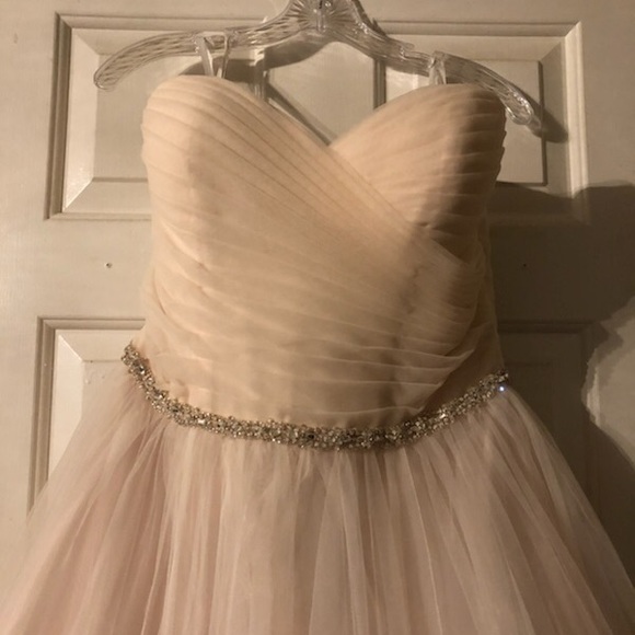 Never Worn Wedding Dress! - Picture 6 of 8